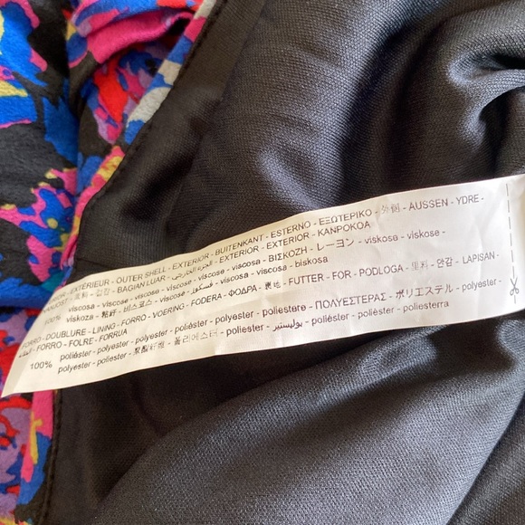 Zara ladies dress made in Morocco in size extra small, gorgeous floral. - Picture 10 of 12